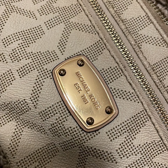 White Michael Kors wristlet/wallet - Picture 7 of 7